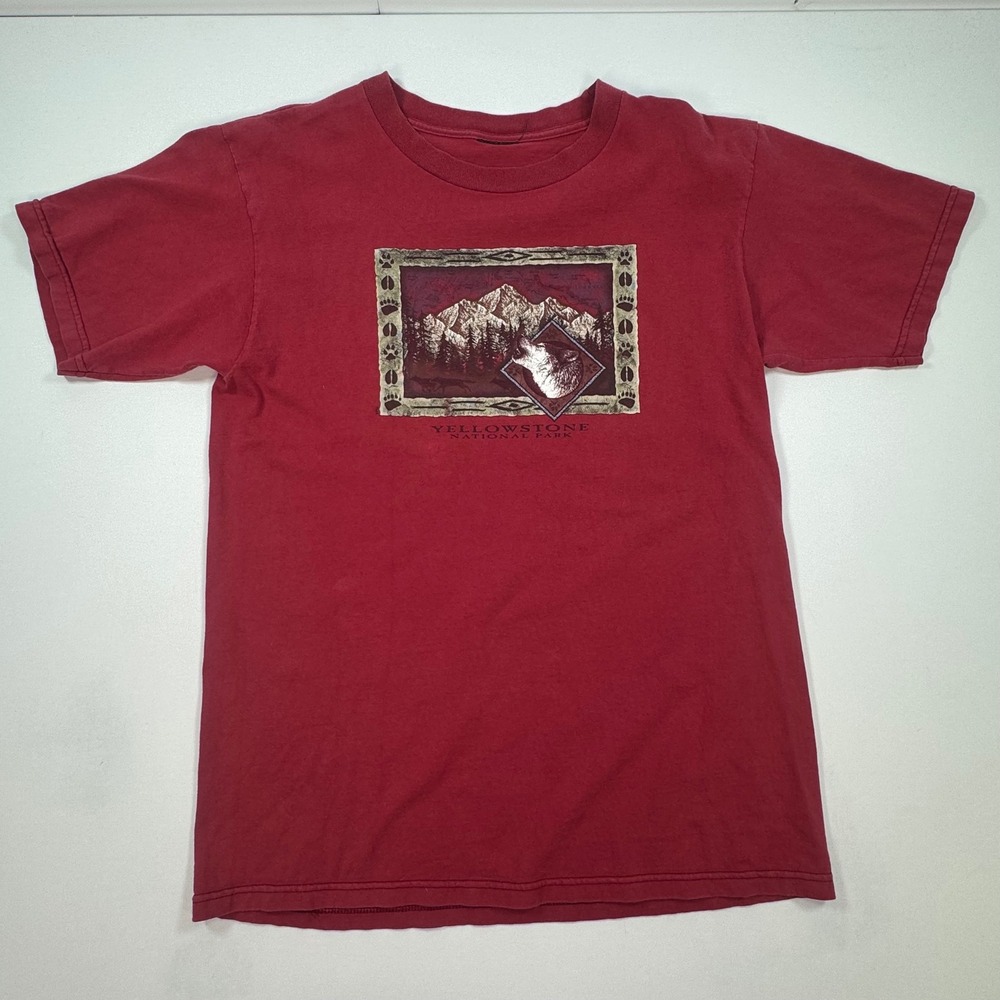 Yellowstone National Park Graphic T-Shirt Red Wolf Mountain Souvenir Mens Medium